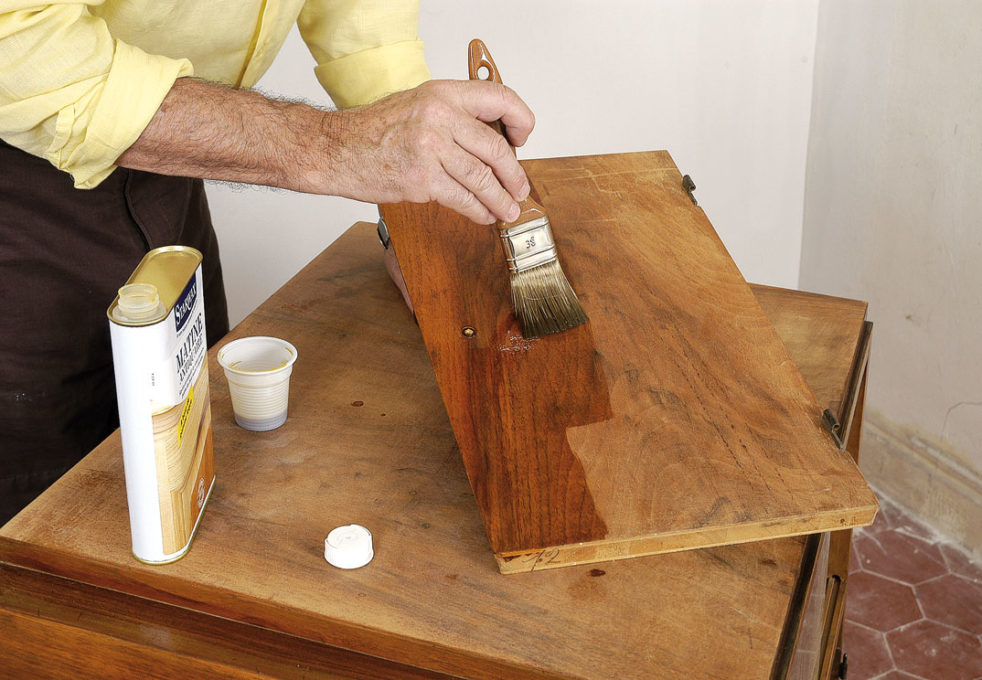 Le décapant vernis : Rénover vos vieux meubles - BATI DIFFUSION