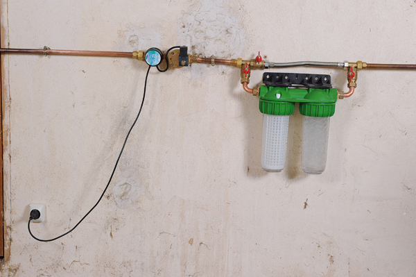Installer un détecteur de fuite d'eau et un filtre-détartrant - Bricolage  avec Robert