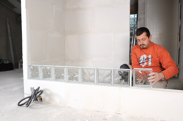 Bricolage avec Robert-mur en brique de verre-16