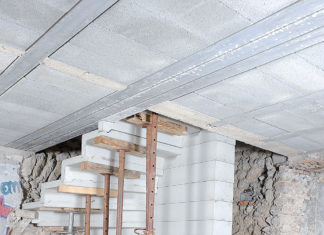 Construire soi -même un escalier de béton à double quart tournant en kit